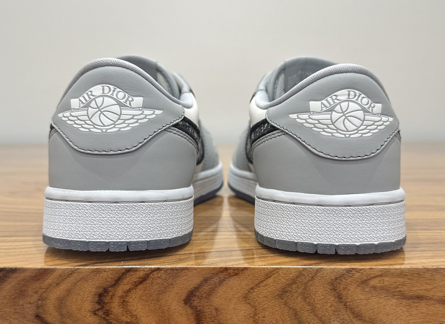 Jordan 1 Retro Low x Dior